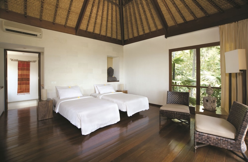 2 Bedrooms, Luxury, Villa, Quadruple, King and Twin Beds, Mountain Side, Pool View