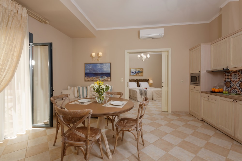 Ionia Suites 30/40