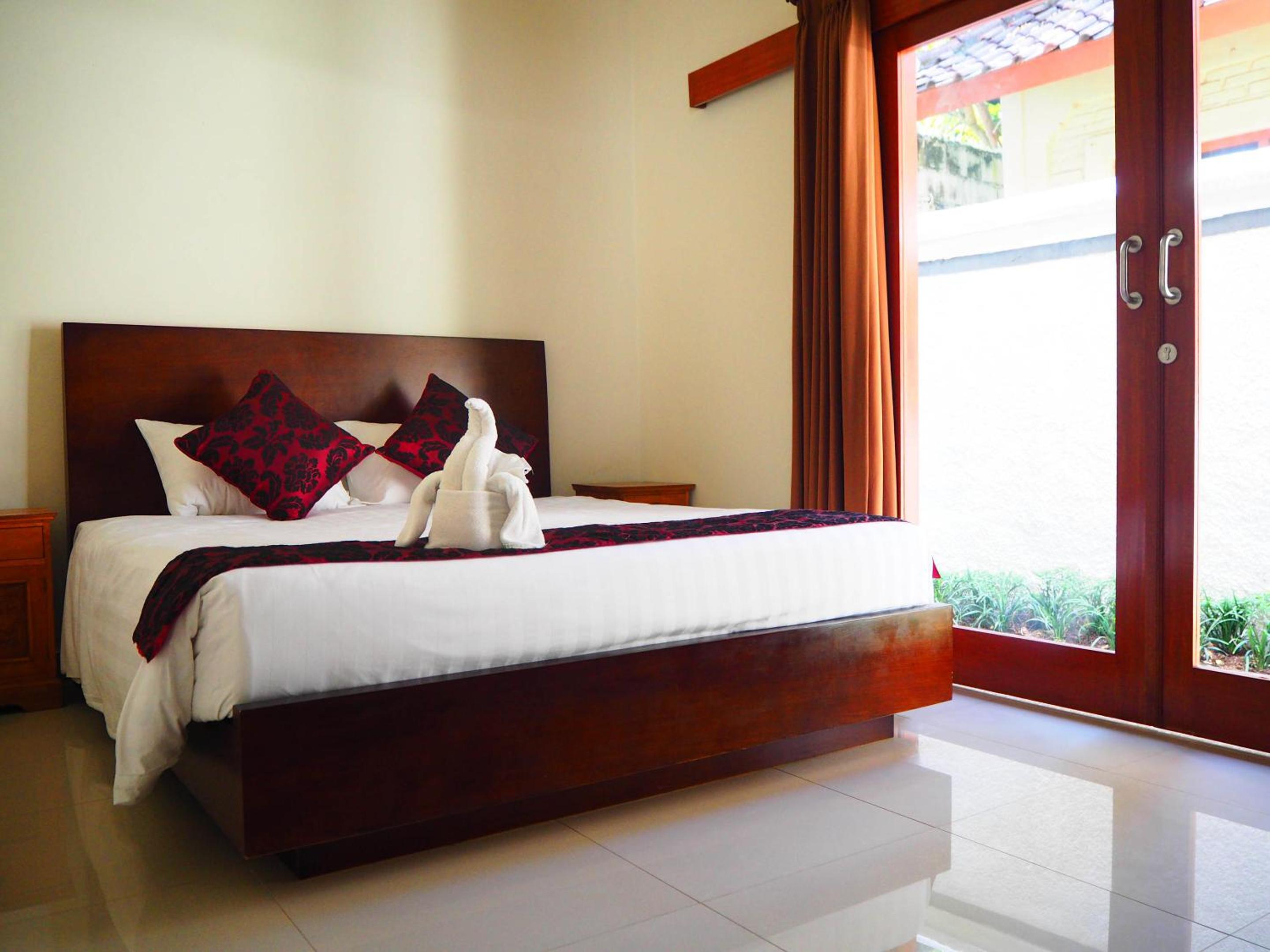2 Bedrooms, Villa