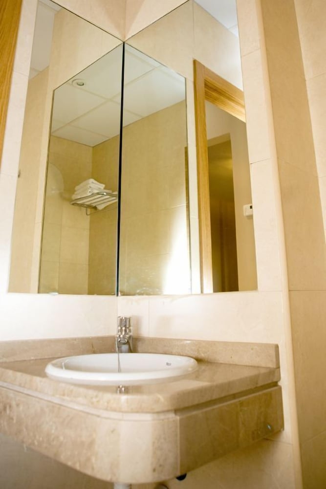 APARTAMENTOS TURISTICOS LA CASTILLEJA 30/30