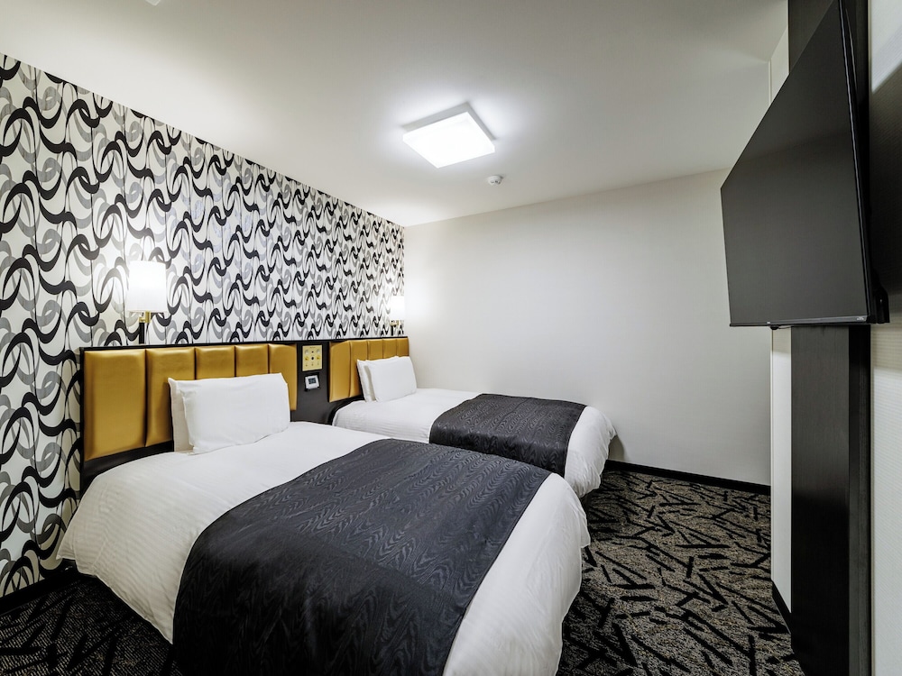 ROOM, TWIN BEDS