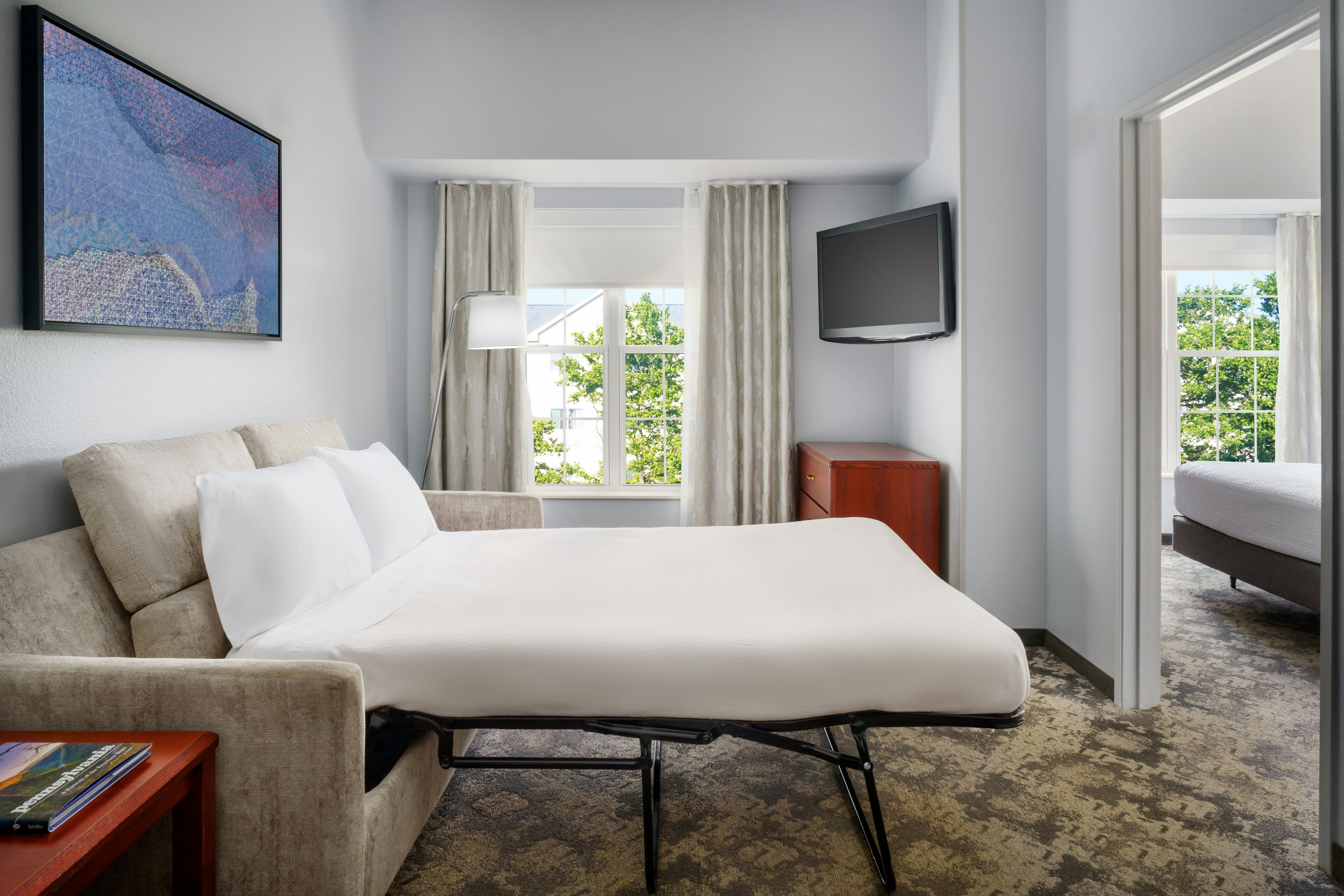 SUITE, KING BED, ACCESSIBLE