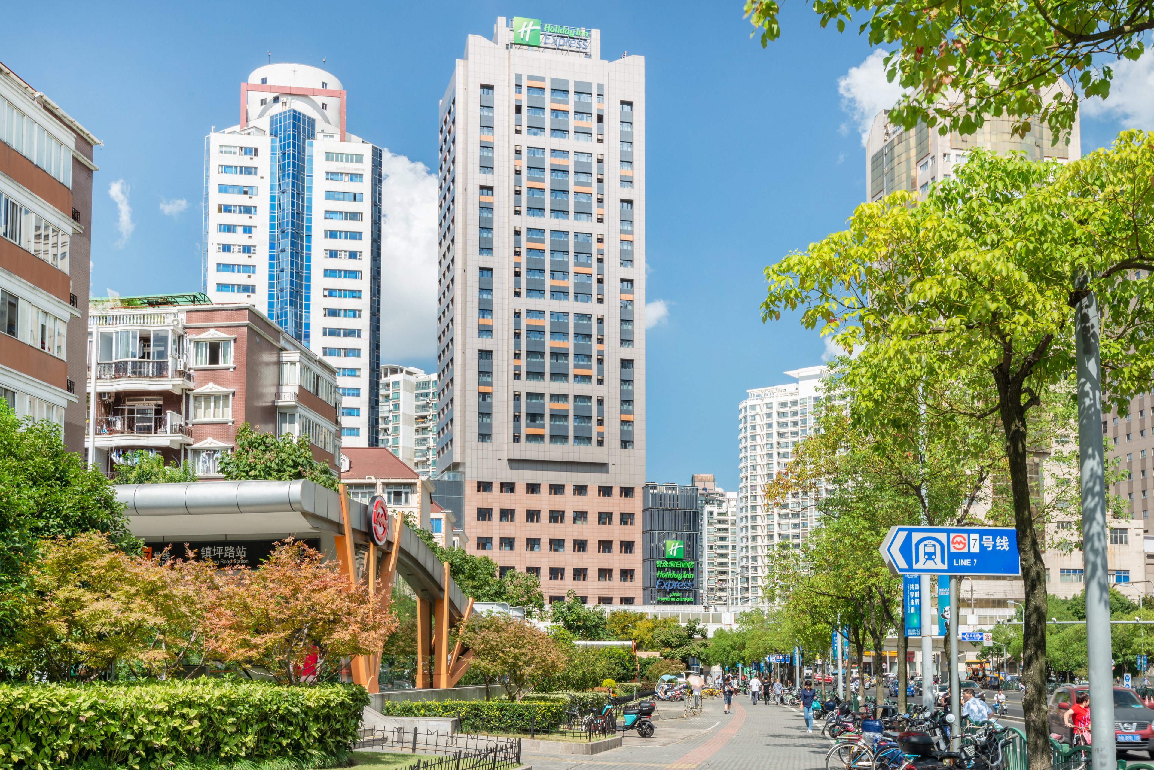 Holiday Inn Express Shanghai Zhenping 67/69