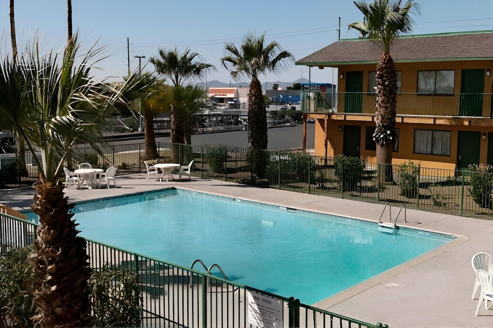 Econo Lodge Inn & Suites Yuma 41/47