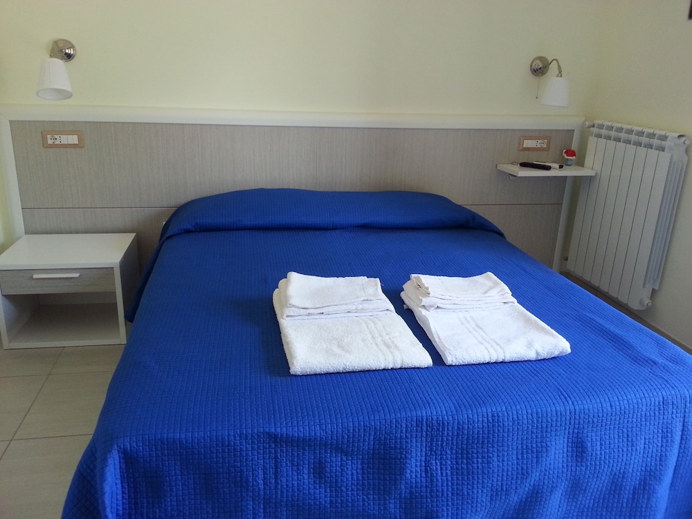 Room, Double or Twin Bed