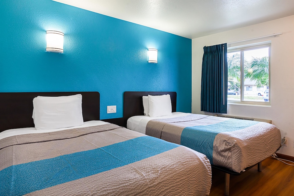 Motel6 Ventura, CA - Downtown 11/33