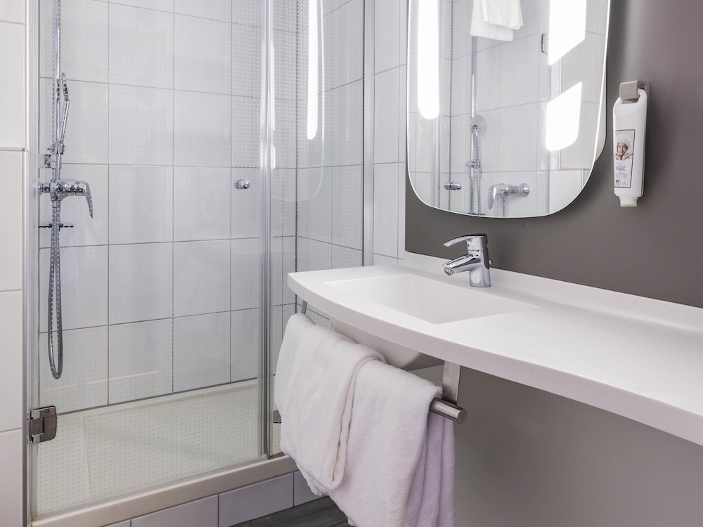 ibis Zurich Messe Airport 63/66