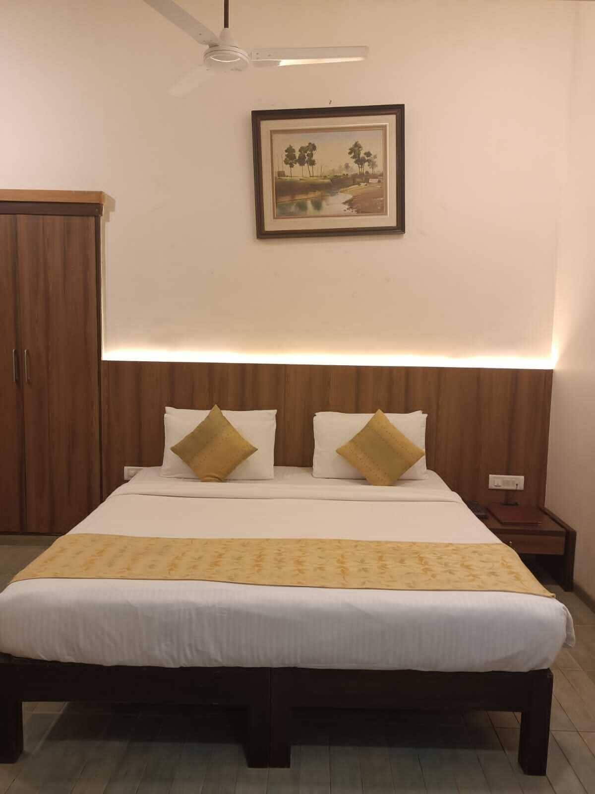 Vintage, Connecting, 2 King Beds, Zara's Resort 2/10