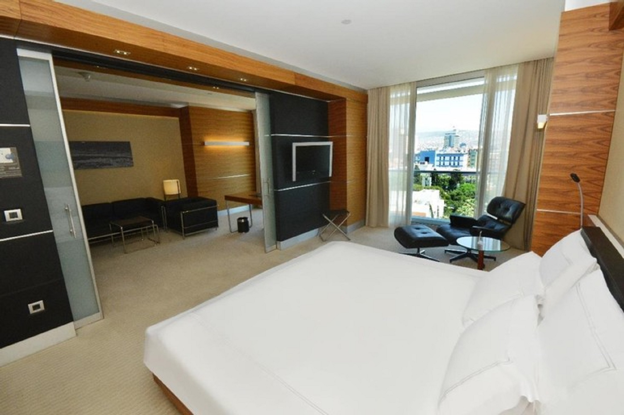 SEA, SWISS, EXECUTIVE, KING BED