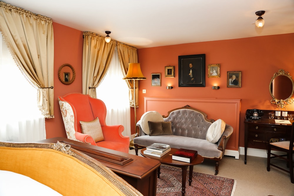 Henry's Townhouse 40/53