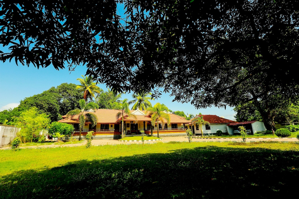 Baywatch Beach Resort 40/45