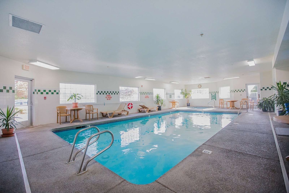 Red Lion Inn & Suites McMinnville 4/30
