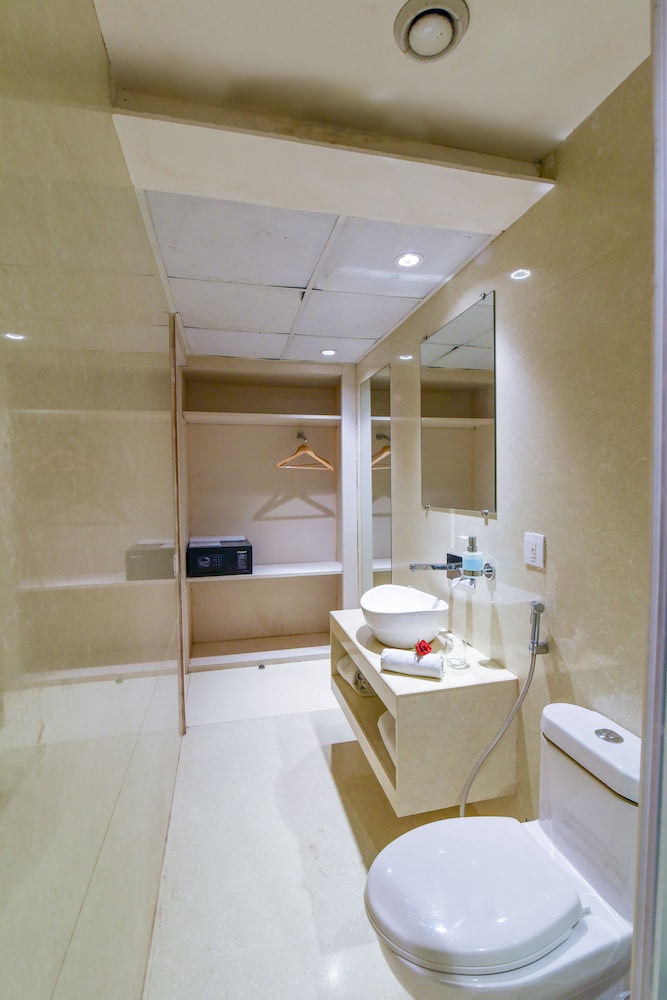 HOTEL EMERALD PARK-SHARANPUR 33/36