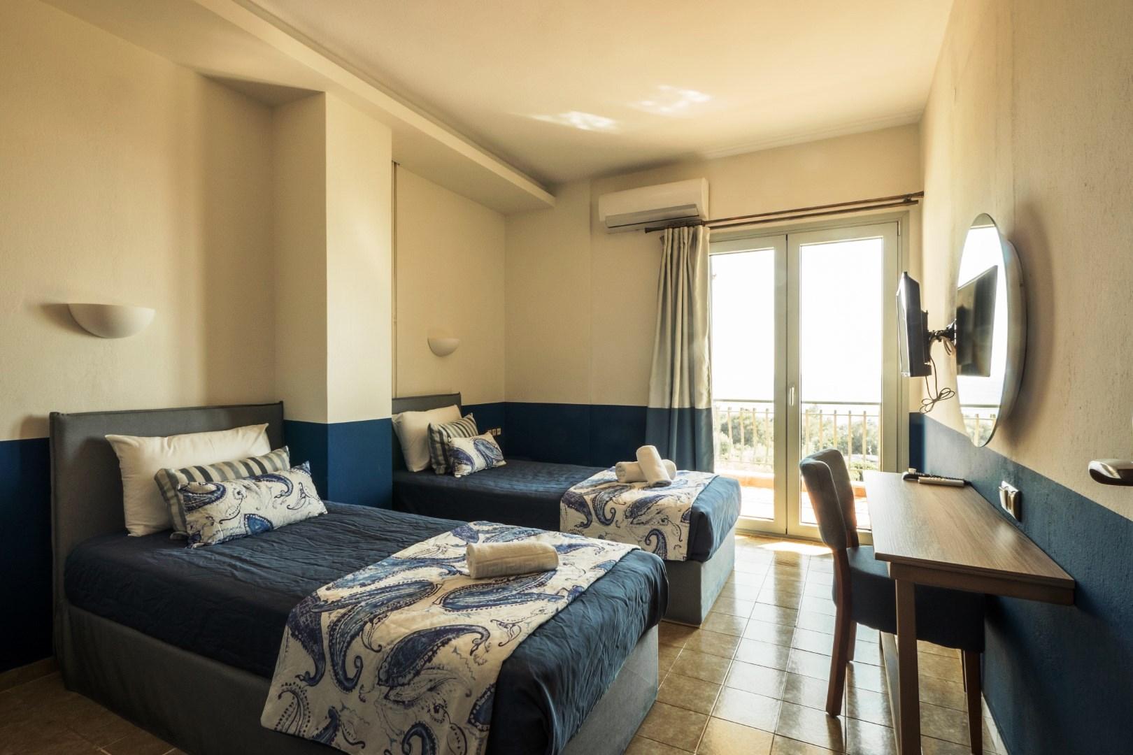 3 Bedrooms, Maisonette, Standard