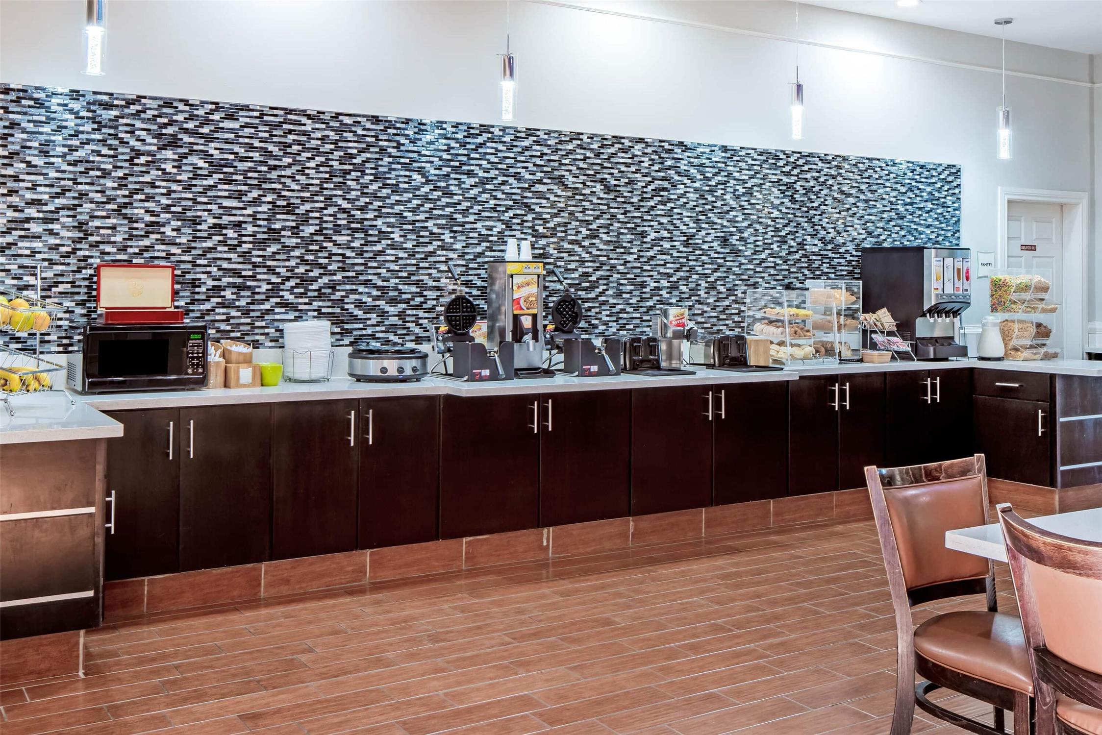 La Quinta Inn and Suites by Wyndham Alamo - McAllen East 36/45
