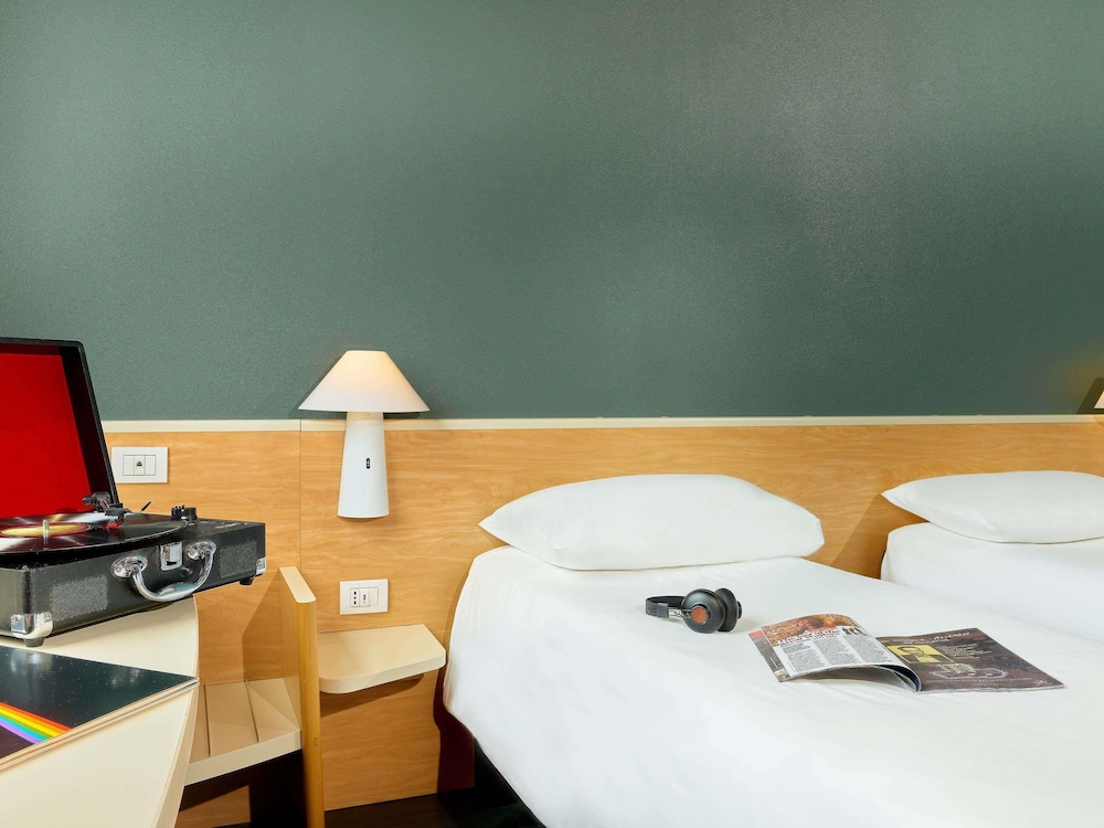 IBIS FIRENZE PRATO EST 31/73