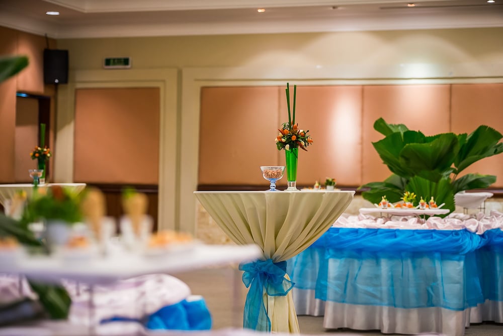 Ravindra Beach Resort and Spa 12/76