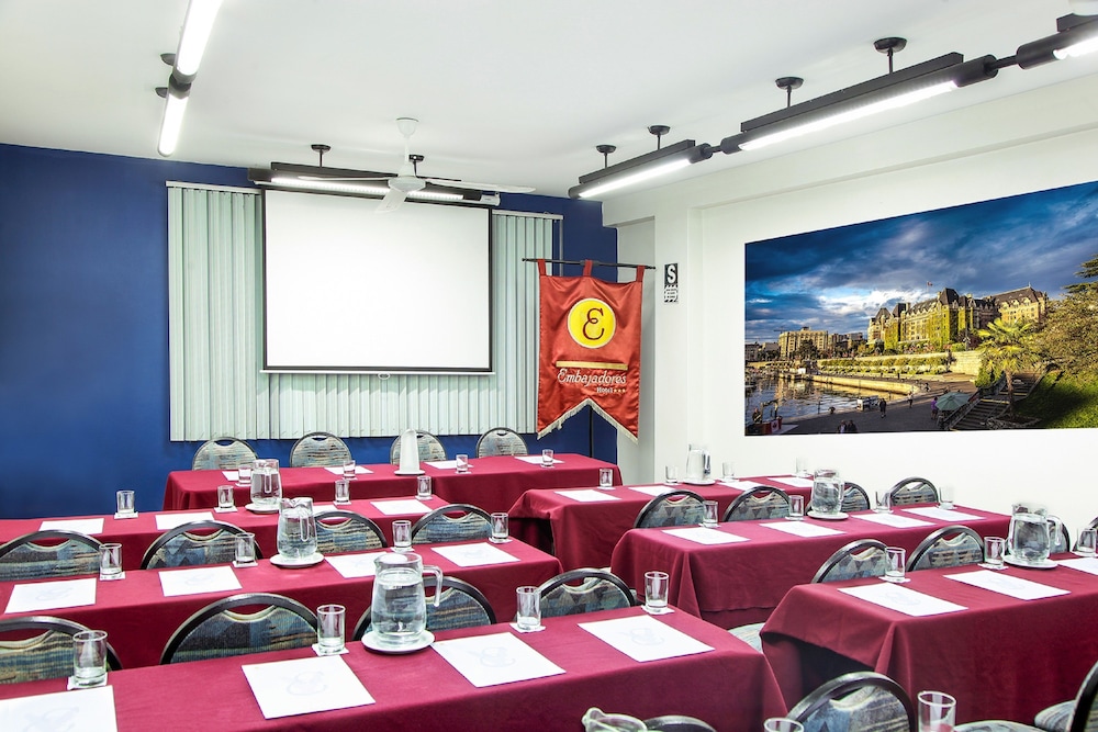 Embajadores Hotel 46/53