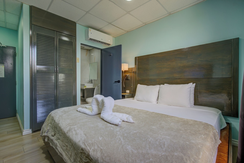 Airport Suites Hotel 25/61