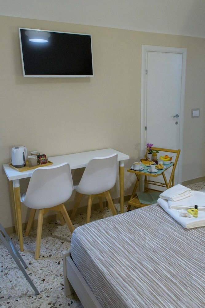 Beatus Viator Guest House 33/40