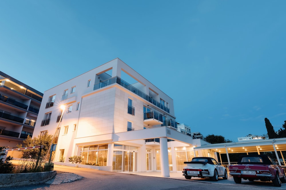 Hotel Fanat 4/76
