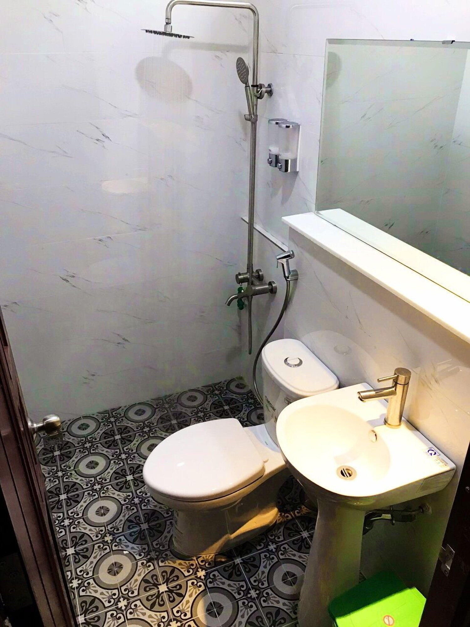 غرفة قياسية ثلاثية بسرير مزدوج وسرير فردي بإطلالة على الحديقة، QUAN QUAN HOTEL 7/8