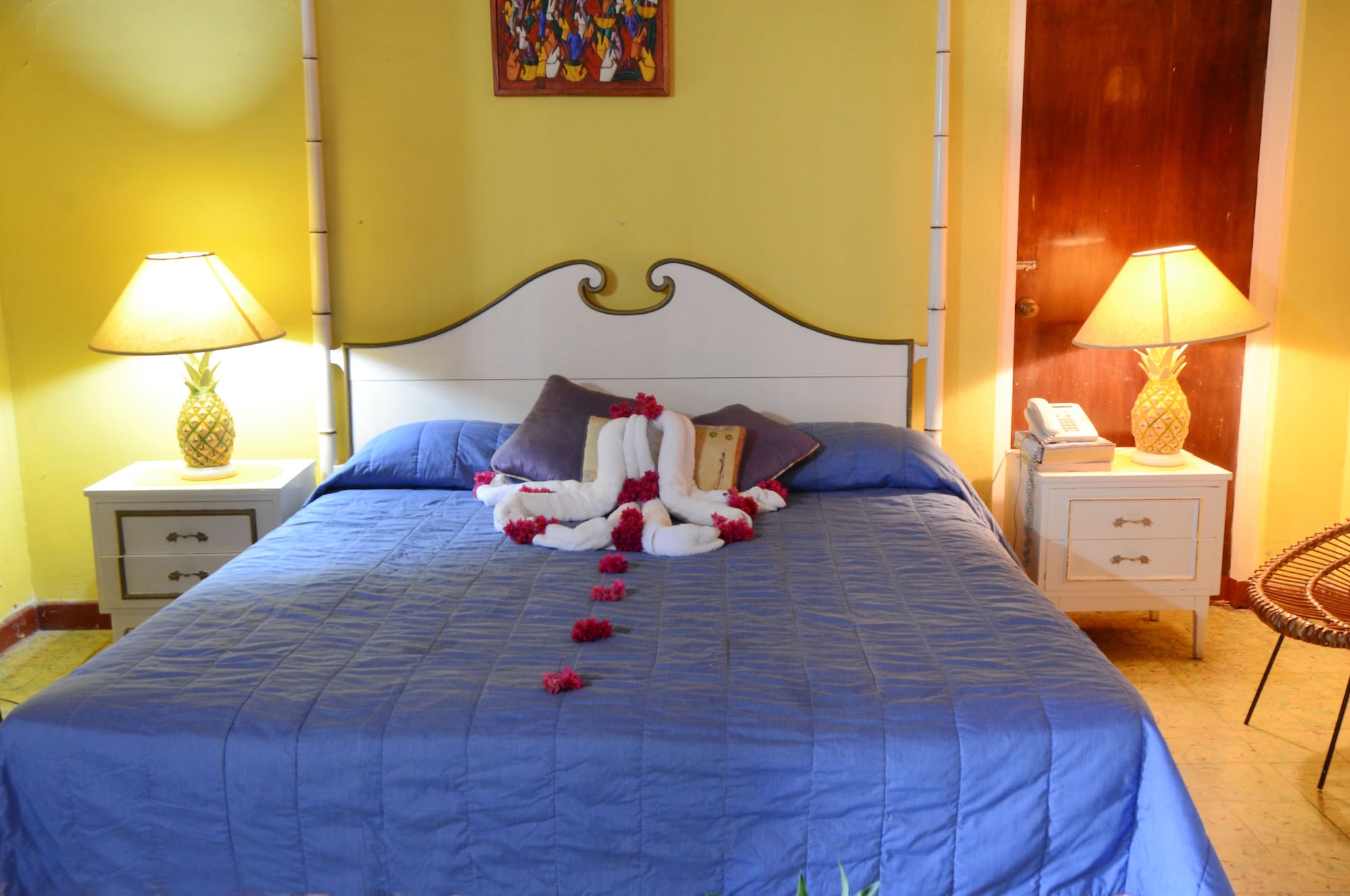 ROOM, KING BED