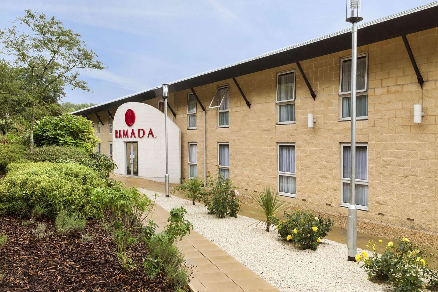 Ramada by Wyndham Oxford photo3