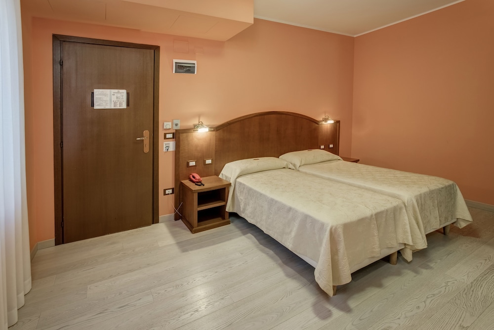 Hotel Italia 18/61
