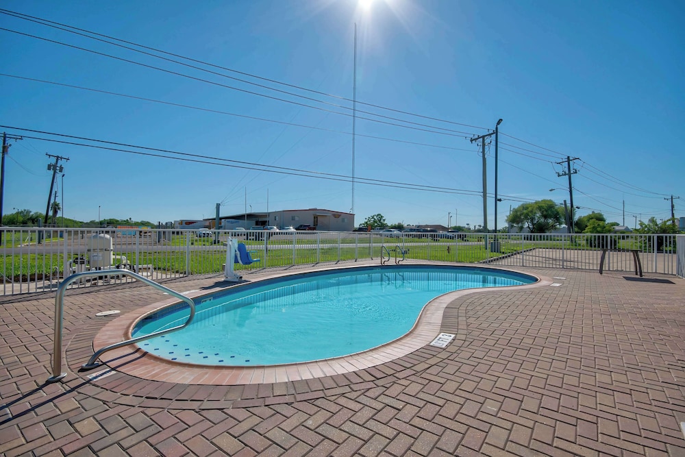 Motel6 Harlingen, TX 45/52