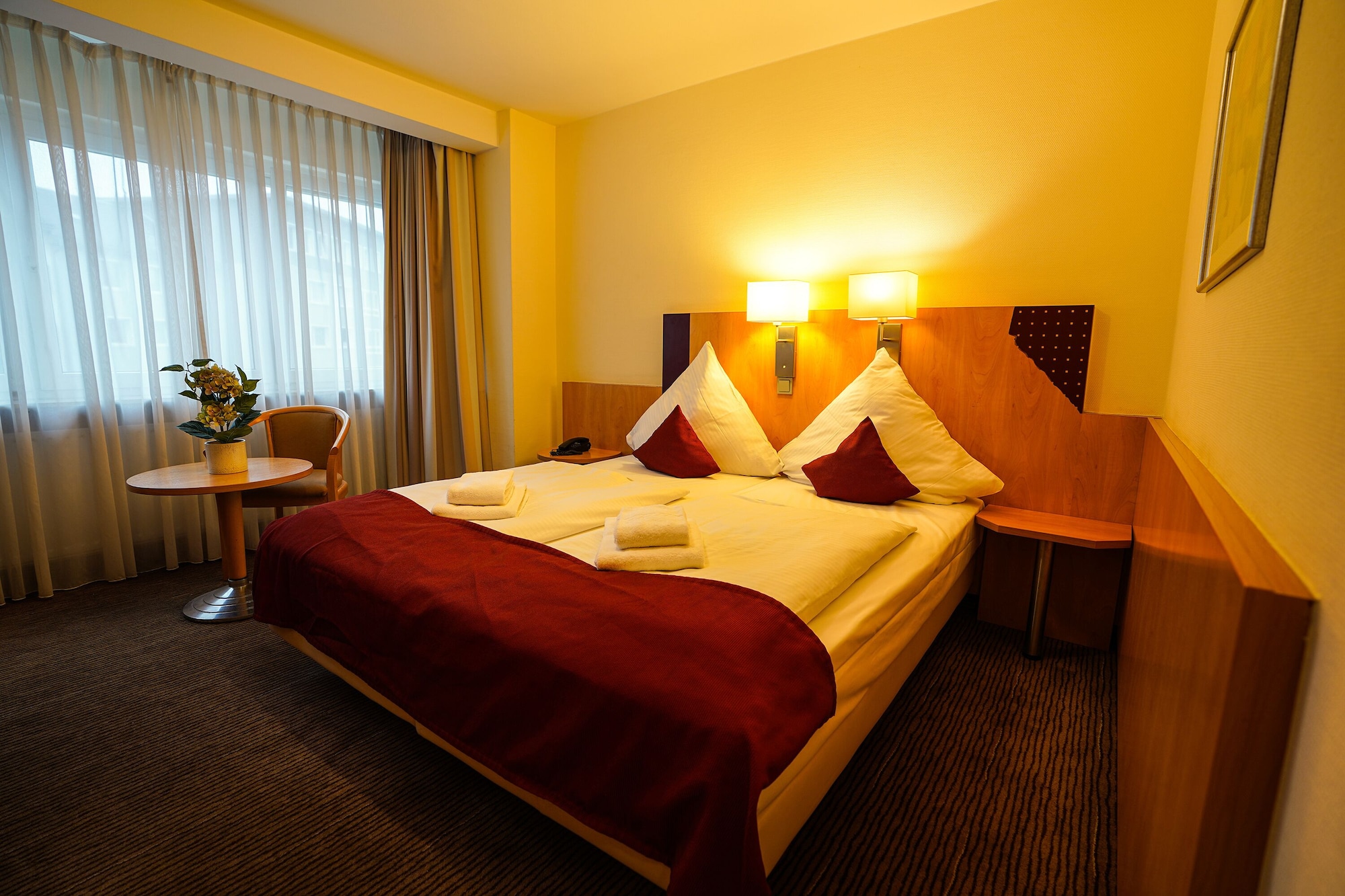 BUSINESS, DOUBLE OR TWIN BED