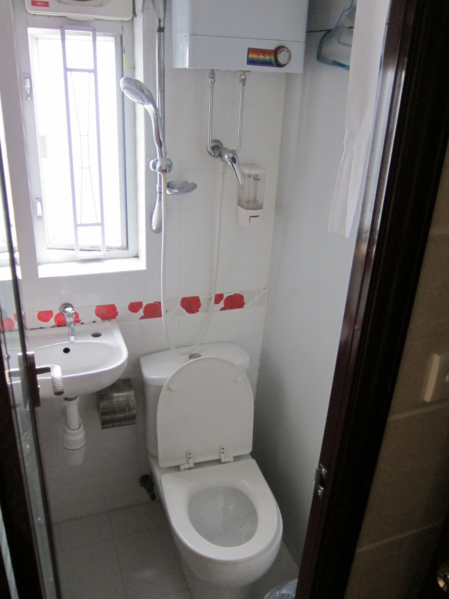 ROOM, SINGLE