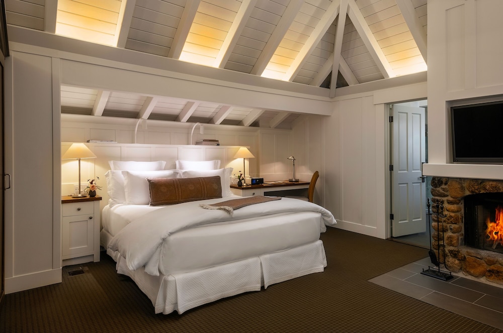 Oak, King Bed, with View