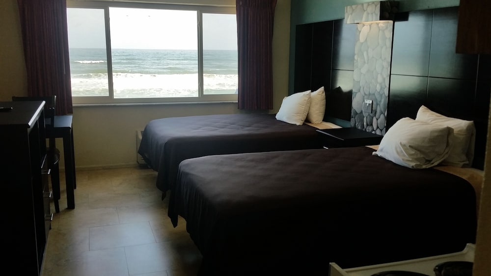 Driftwood Resort 16/70