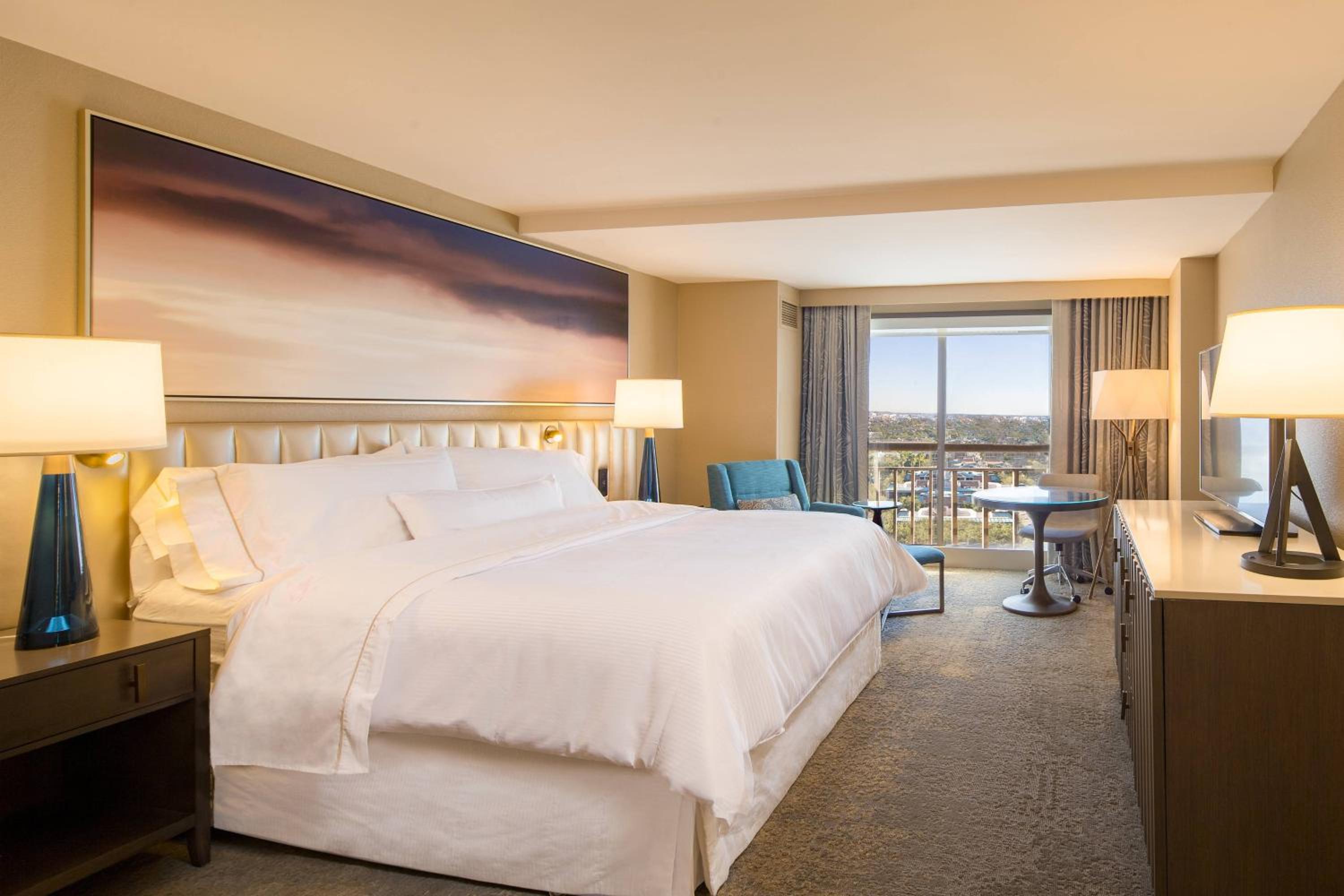 Guest Room, King Bed, Partial Bay View