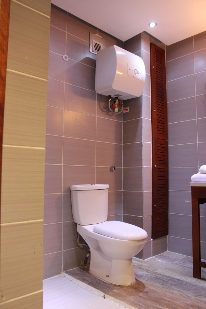 Lewat Hotel 26/30