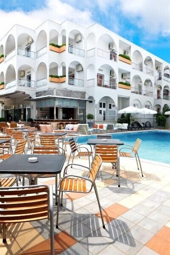 KRONOS HOTEL 4/43