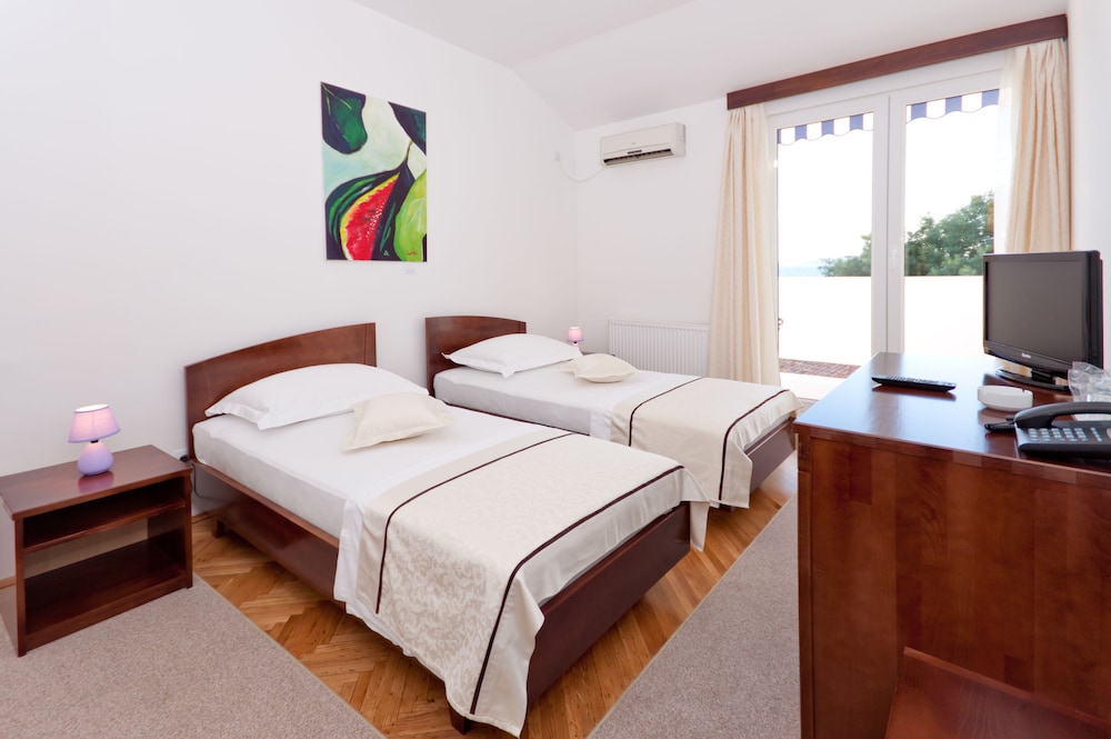 ROOM, DOUBLE OR TWIN BED, SEA VIEW, BALCONY