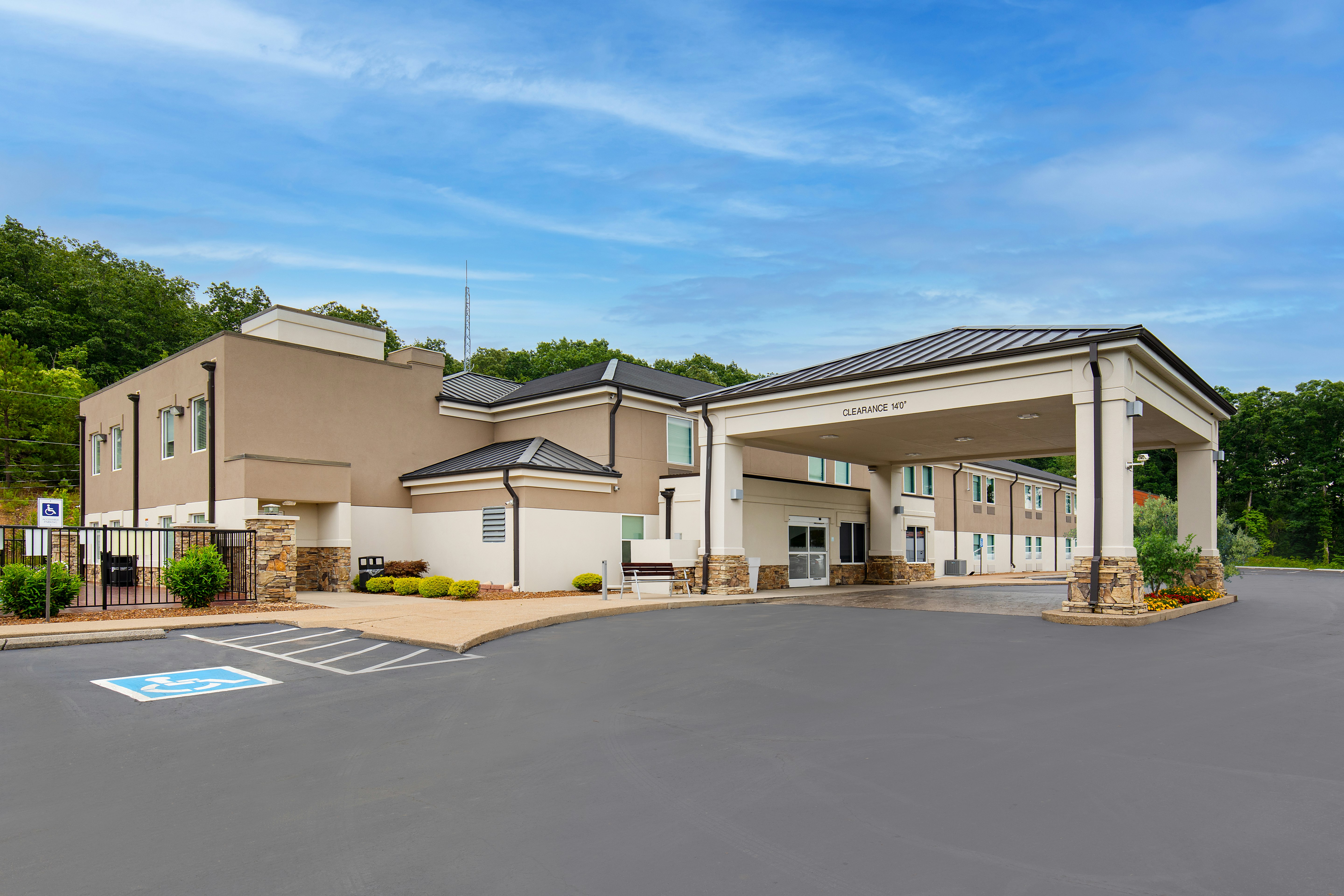 Holiday Inn Express Hurricane Mills Waverly 7/62