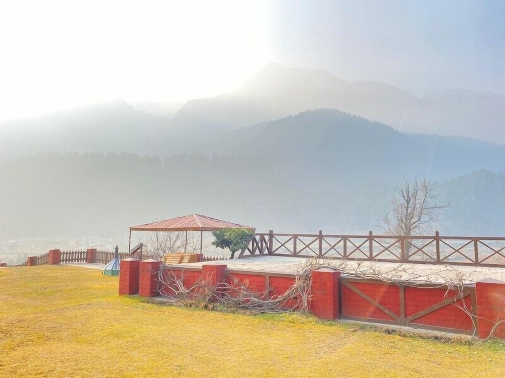 PAHALGAM HOTEL 34/39