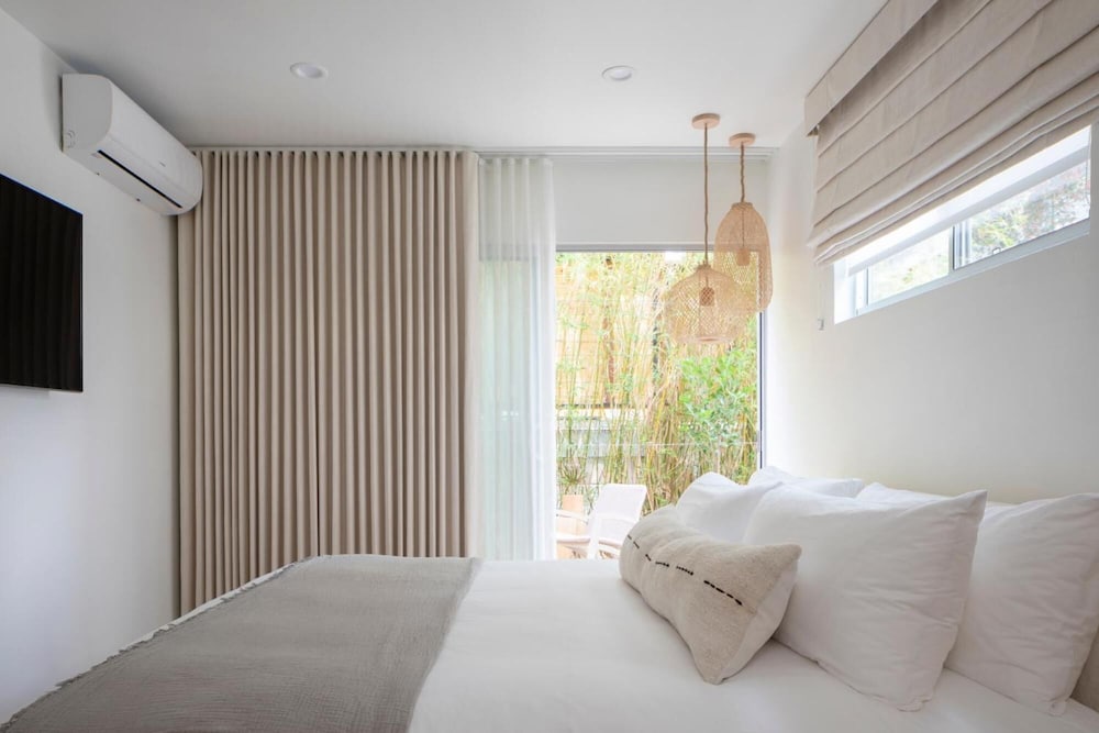 Grand, Pearl, King Bed