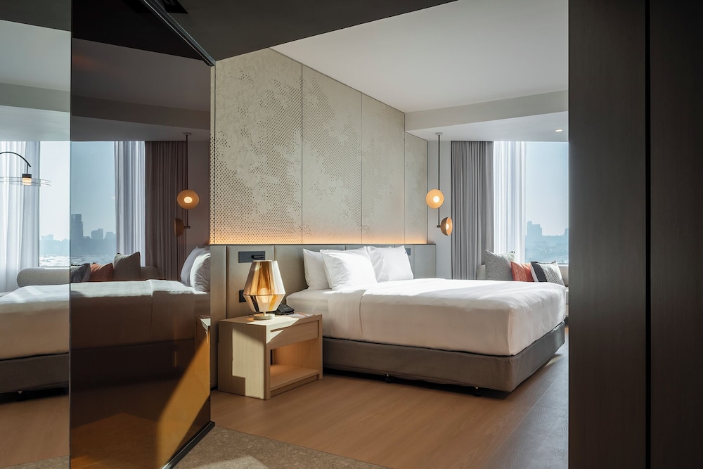 Royal, Rock, King Bed, Sea View، Hard Rock Hotel Pattaya 4/10