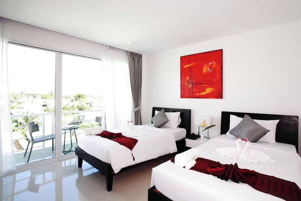 One World One Home Naiharn Hotel by ZUZU 14/50