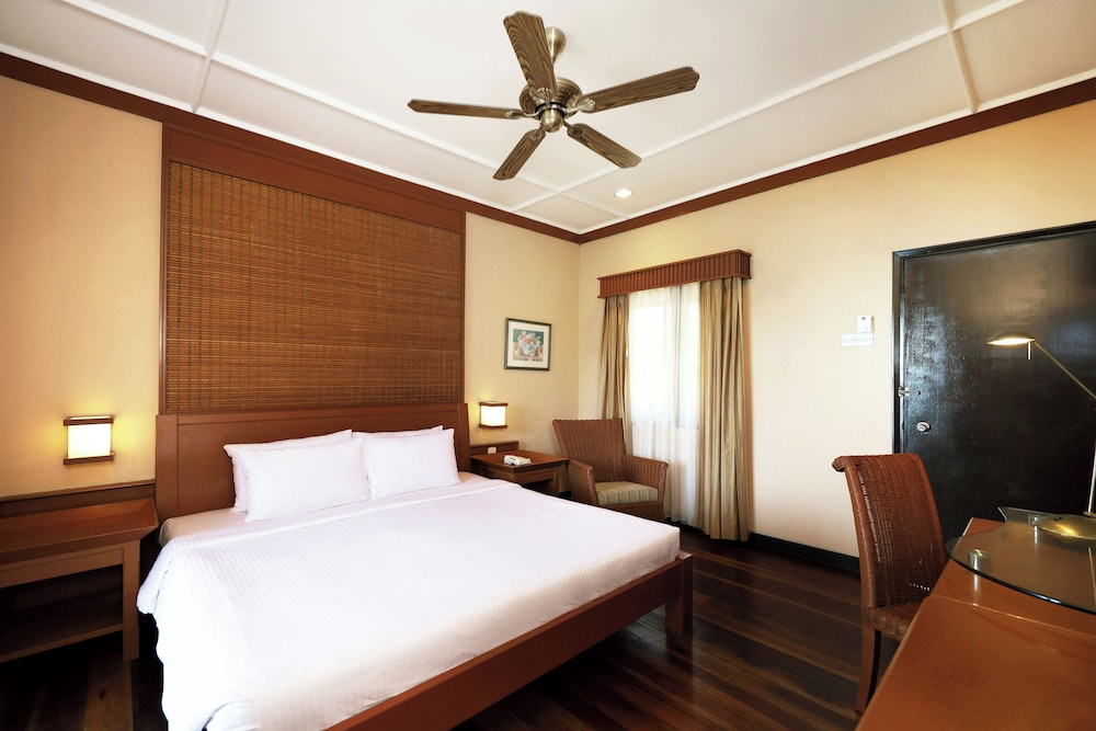 REDANG ISLAND RESORT 11/50