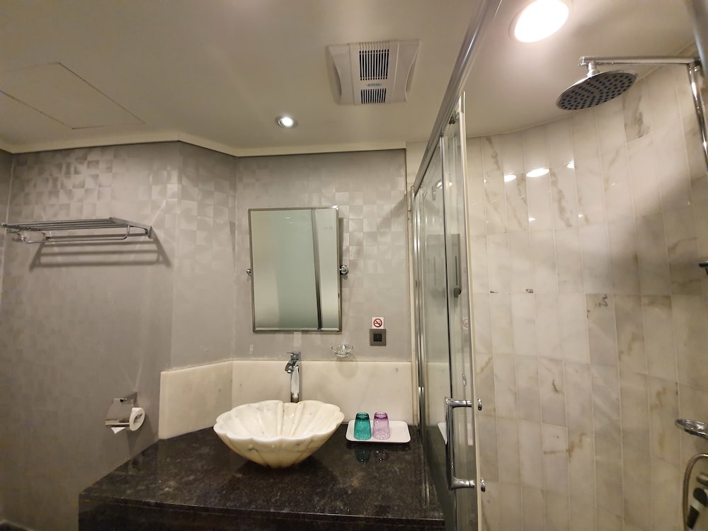 Ximen Airline Hotel 39/45