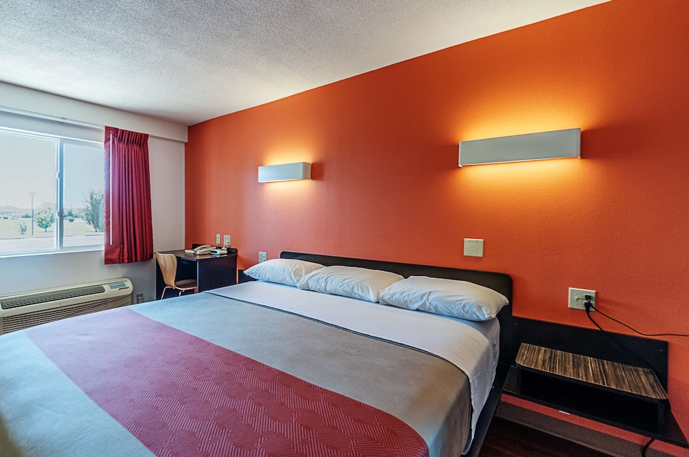 Motel6 Martinsburg, WV 23/42