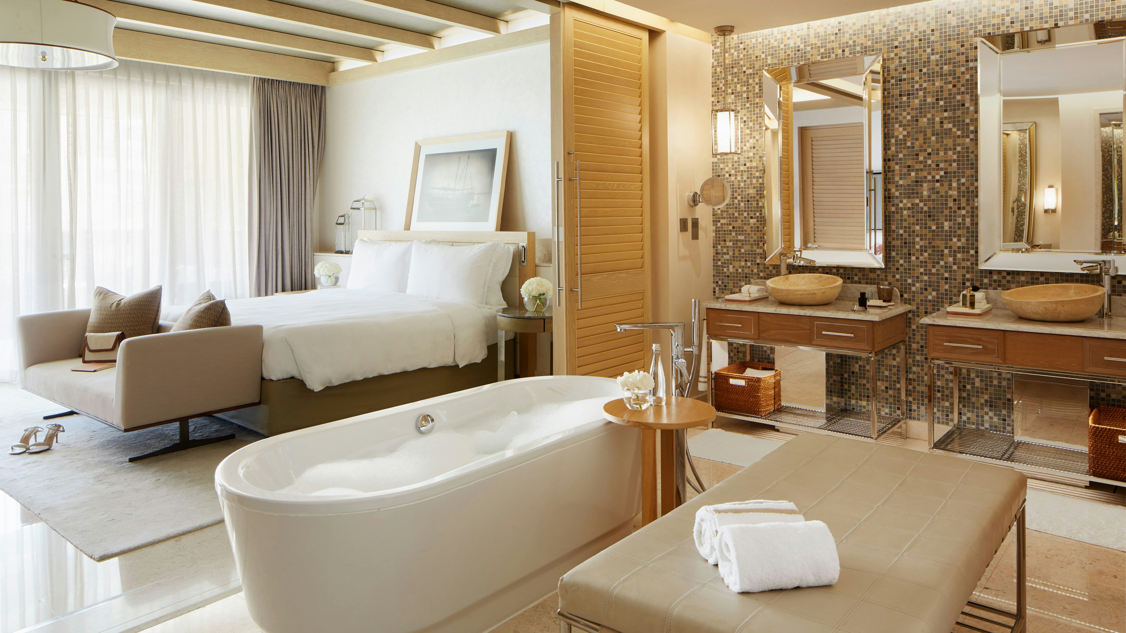 RESORT, SUITE