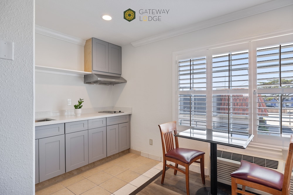 Gateway Lodge 17/36