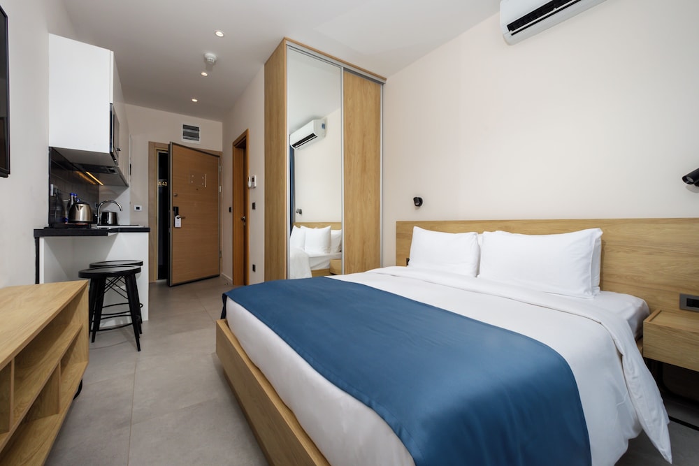 Royal Blue Resort & Residences 15/50