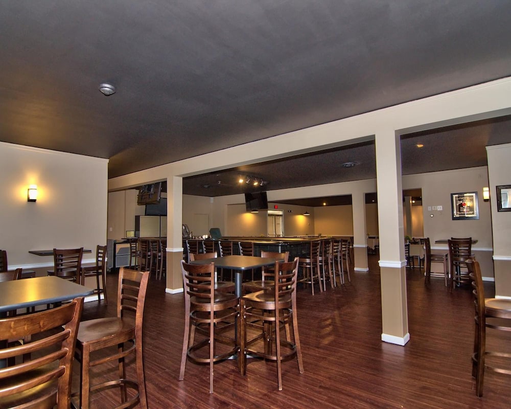 Parkview Inn and Conference Center (ex Econo Lodge) 33/50